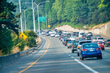Seattle - 8 Ağustos 2017: Şehir dışındaki araba trafiği.
