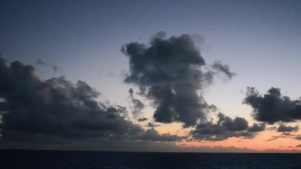 Prachtige Zonsondergang Hemel Van Een Cruiseschip — Stockvideo