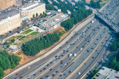 Güneşli bir günde Seattle 'ın gökyüzü manzarası.