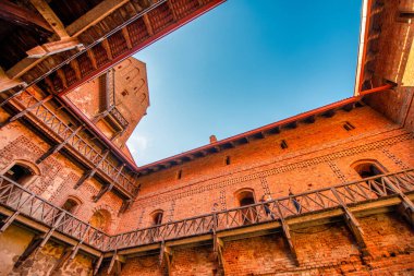 Galve Gölü 'ndeki Trakai Ortaçağ Gotik Adası Kalesi - Litvanya.