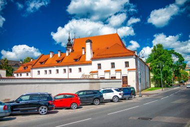 Vilnius, Litvanya - 10 Temmuz 2017: Bir yaz gününde şehrin sokakları ve simgeleri.