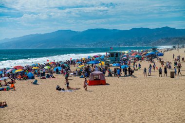 Santa Monica, CA - 1 Ağustos 2017 Güneşli bir günde güzel Santa Monica Plajı.