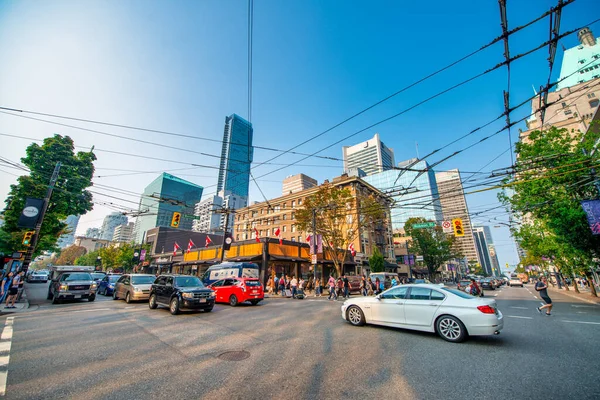 Vancouver, Kanada - 10 Ağustos 2017: Şehir merkezinde sokaklar ve binalar-