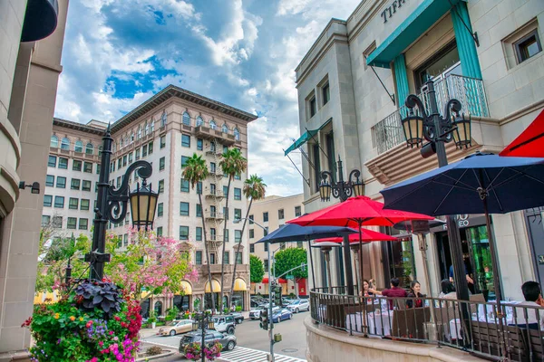 Los Angeles, CA - 1 Ağustos 2017: Beverly Hills sokakları ünlü bir turistik merkezdir.