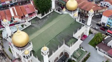 Tarihi Kampong Glam 'daki Singapur Camii' nde Mescid Sultan. Üst hava görüntüsü.