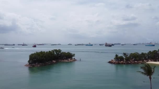 Vista Aérea Siloso Beach Sentosa Island Skyline Día Soleado Singapur — Vídeo de stock