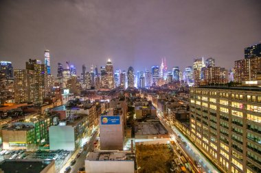 New York City - 1 Aralık 2018: Midtown gökdelenlerinin panoramik hava manzarası.