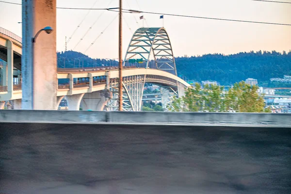 Crossing Bridge Portland Oregon — Stock Photo, Image