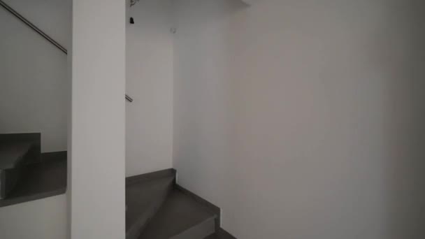 一座新的多层现代住宅的内部 — 图库视频影像