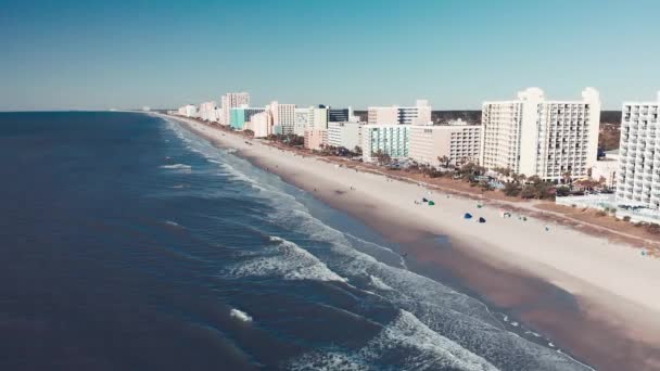 ドローン サウスカロライナ州からマートルビーチの海岸線や建物の空中ビュー — ストック動画