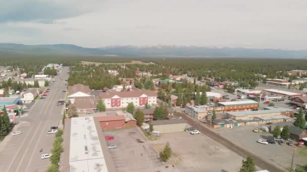 Batı Yellowstone Montana Şehir Binalarının Hava Manzarası — Stok video