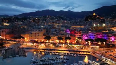 Montecarlo 'nun hava görüntüleri. Alacakaranlıkta Monako 'nun gökyüzü manzarası