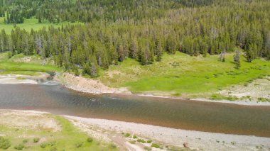 Ulusal Park 'taki Yellowstone Nehri' nin inanılmaz hava manzarası..