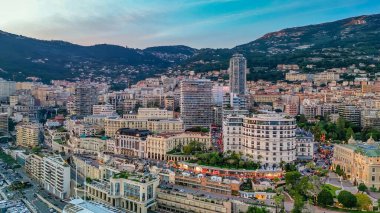 Montecarlo 'da. Gün batımında Monako 'nun gökyüzü manzarası.