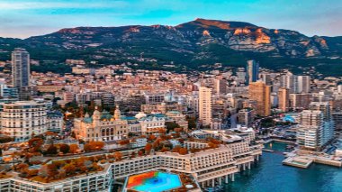Montecarlo 'da. Gün batımında Monako 'nun gökyüzü manzarası.