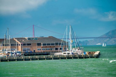 Bir yolcu gemisinden San Francisco silueti.