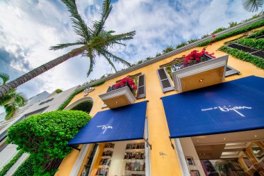Los Angeles, CA - 1 Ağustos 2017: Beverly Hills sokakları ünlü bir turistik merkezdir.