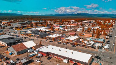 Batı Yellowstone, Montana. Şehir binalarının hava manzarası,
