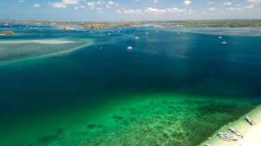 Lombok, Endonezya 'da Gili Kere kum dilinin hava görüntüsü.