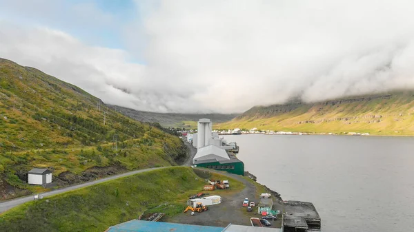 Vista Aérea Seydisfjordur Una Pequeña Ciudad Junto Los Fiordos Parte —  Fotos de Stock