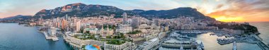 Montecarlo 'da. Gün batımında Monako 'nun gökyüzü manzarası.