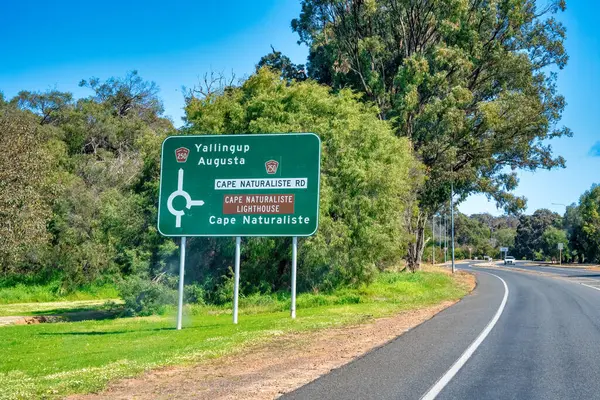 西澳大利亚的Yallingup和Cape Naturaliste公路标志 — 图库照片