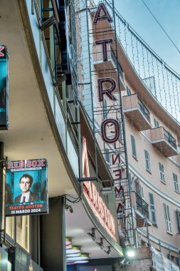 Sanremo, İtalya - 30 Aralık 2023: Ünlü Ariston Tiyatrosu 'nun dış görünüşü. İtalyan şarkı festivali burada kutlanır..