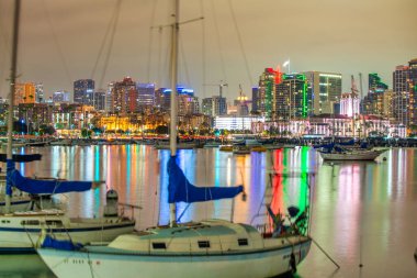 San Diego, California 'nın gece silueti.