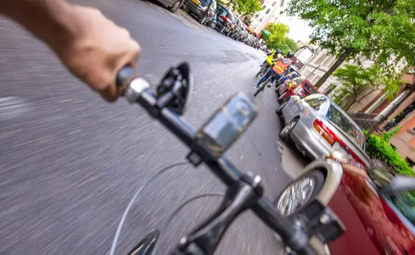 New York 'ta bisikletle gidiyorum..