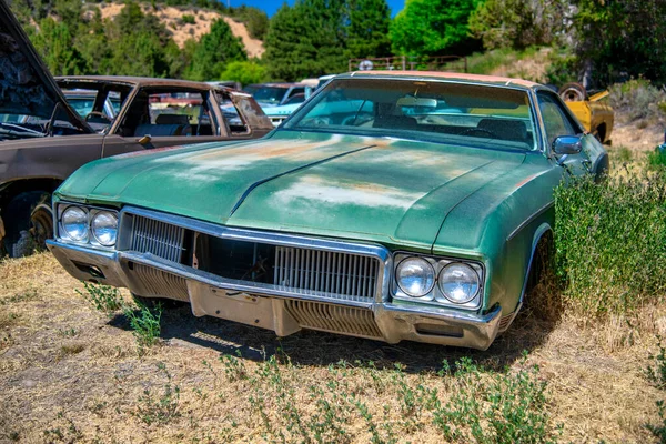Rusty Velhos Carros Abandonados Deserto — Fotografia de Stock