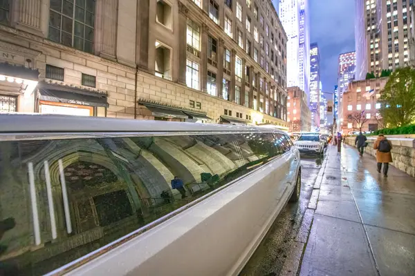 New York City November 2018 Limousine Midtown Manhattan Night — Stock Photo, Image