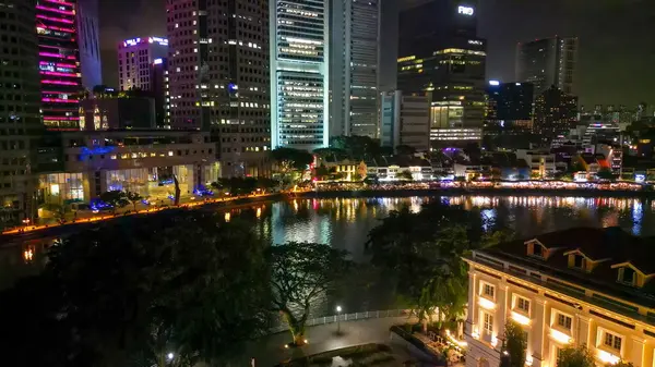 シンガポール 2023年8月19日 カヴェナグ橋からのボートキーと都市スカイラインの空中ビュー — ストック写真