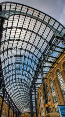 Londra'da bir alışveriş merkezinin iç.