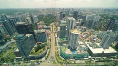 Singapur Şehir Merkezi ufuk çizgisi, şehrin çatısından hava manzarası.