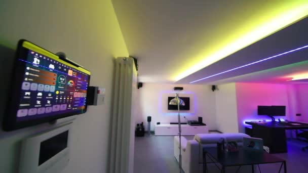 Une Salle Sous Sol Moderne Avec Éclairage Led Provenant Structures — Video