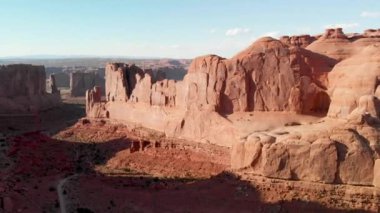 Arches Ulusal Parkı 'nın hava görüntüsü, giriş alanı. Zaman Süreleri.
