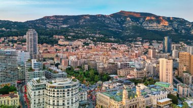 Montecarlo 'da. Gün batımında Monako 'nun gökyüzü manzarası.