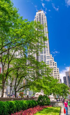 New York Şehri - Haziran 2013: Güneşli bir günde şehir sokakları.