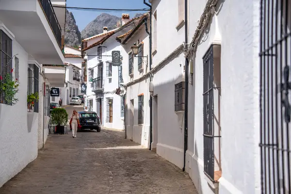 グラザレマ スペイン 2023年4月9日 美しい晴れた日に街の中世の通りと白い家 — ストック写真