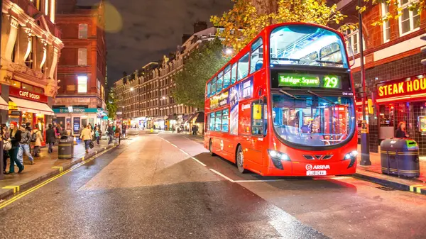 London September 2012 Dubbeldäckare Röd Buss Längs Stadens Gator — Stockfoto