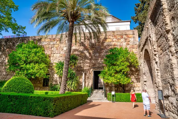 Sevilha Espanha Abril 2023 Turistas Visitam Real Alcazar Sevilha — Fotografia de Stock
