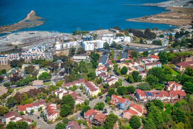 Güneşli bir günde, San Francisco 'nun kenar mahalle ve kırsal manzarası.