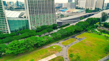Bulutlu bir günde Marina Körfezi bölgesinin Singapur hava görüntüsü.