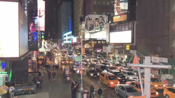 Нью Йорк Жовтень 2015 Року Переповнена Таймс Сквер Вночі Місцевими — стокове відео