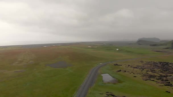 Vista Panorâmica Aérea Costa Reynisfjara Montanhas Temporada Verão Islândia — Vídeo de Stock