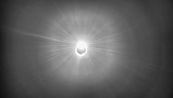 Täydellinen Auringonpimennys Kuun Peittämä Aurinko Taivaalla — kuvapankkivalokuva