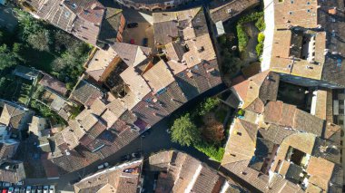 Lucca, Toskana 'daki Anfiteatro Meydanı' nın havadan görünüşü - İtalya.