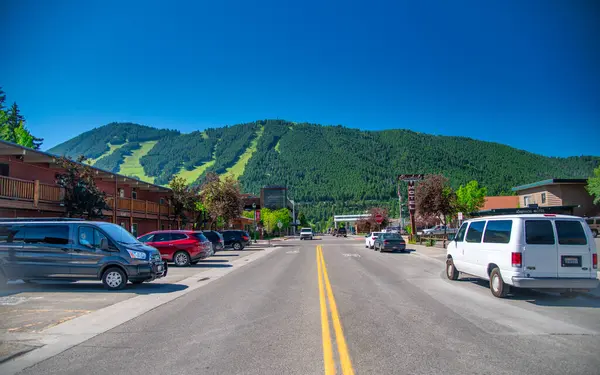 Jackson Hole Julio 2019 Calles Montañas Ciudad Hermoso Día Imágenes De Stock Sin Royalties Gratis