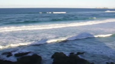 Byron Körfezi plajı ve kışın kıyı şeridi, Yeni Güney Galler.