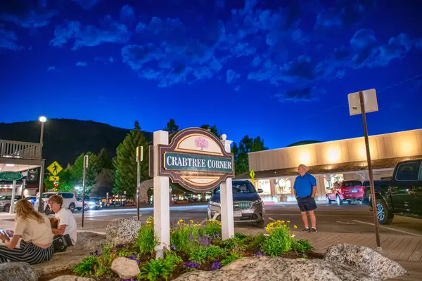 Jackson Hole July 2019 Tourists City Streets Night — Stock Photo, Image